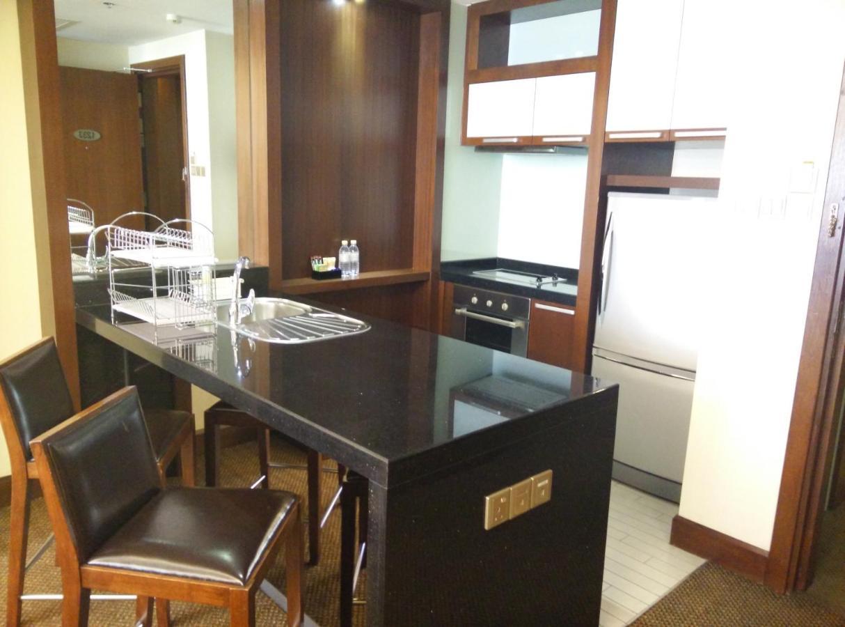 St Giles Gardens Hotel קואלה לומפור מראה חיצוני תמונה A kitchen in a hotel suite