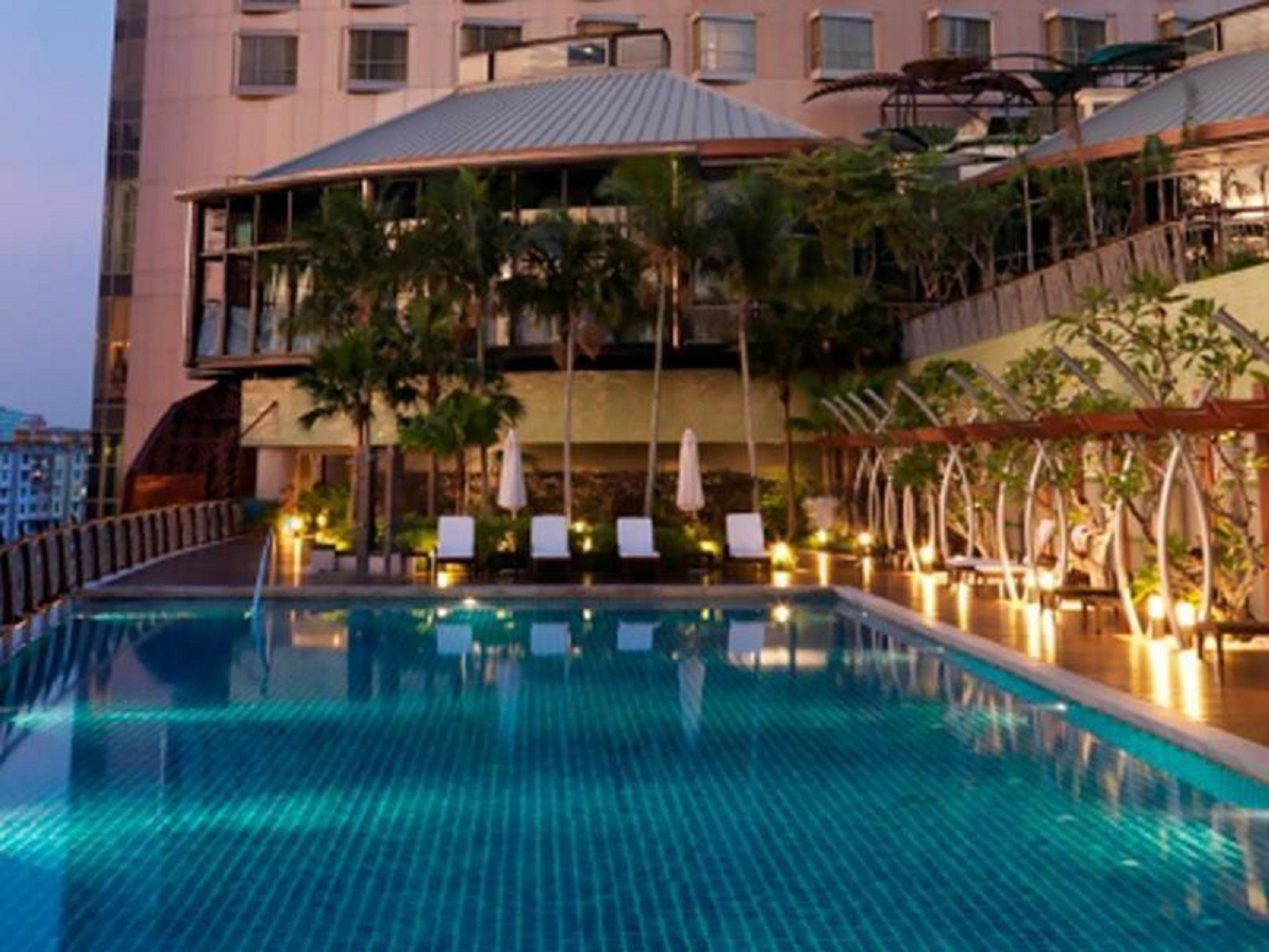 St Giles Gardens Hotel קואלה לומפור מראה חיצוני תמונה The swimming pool at the hotel