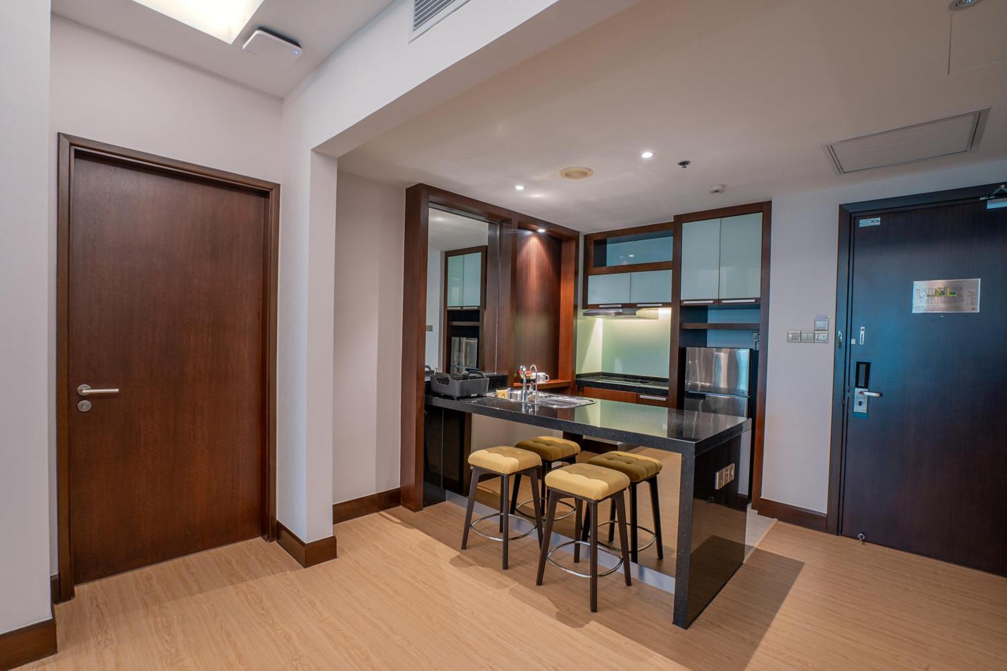 St Giles Gardens Hotel קואלה לומפור מראה חיצוני תמונה A kitchen in a serviced apartment in Kuala Lumpur, Malaysia